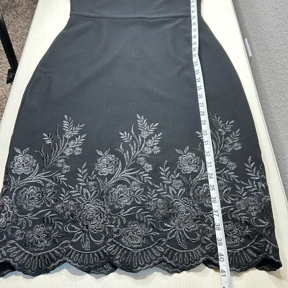 Betsy Johnson Embroidered Scalloped Hem Black Dress Size 4 - Picture 16 of 16